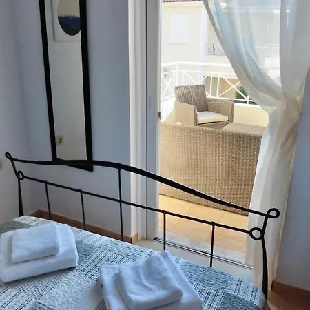 Dom wakacyjny Phoebes Place At Court, 2 Bedroom With A Shared Pool Kalamákion