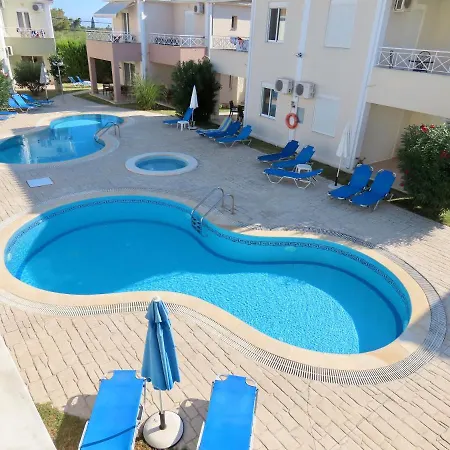 Phoebes Place At Court, 2 Bedroom With A Shared Pool * Kalamákion