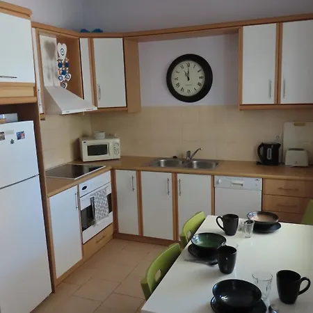 Dom wakacyjny Phoebes Place At Court, 2 Bedroom With A Shared Pool *